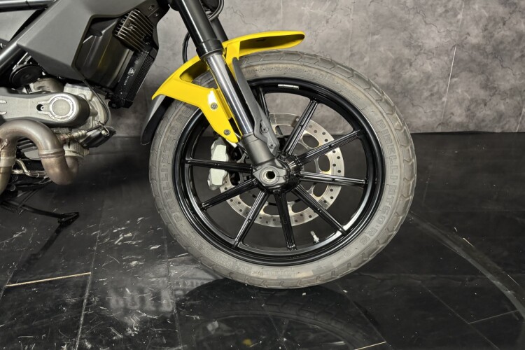DUCATI SCRAMBLER 800