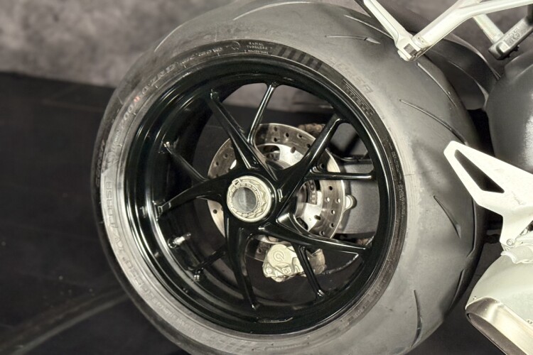 DUCATI STREETFIGHTER V4