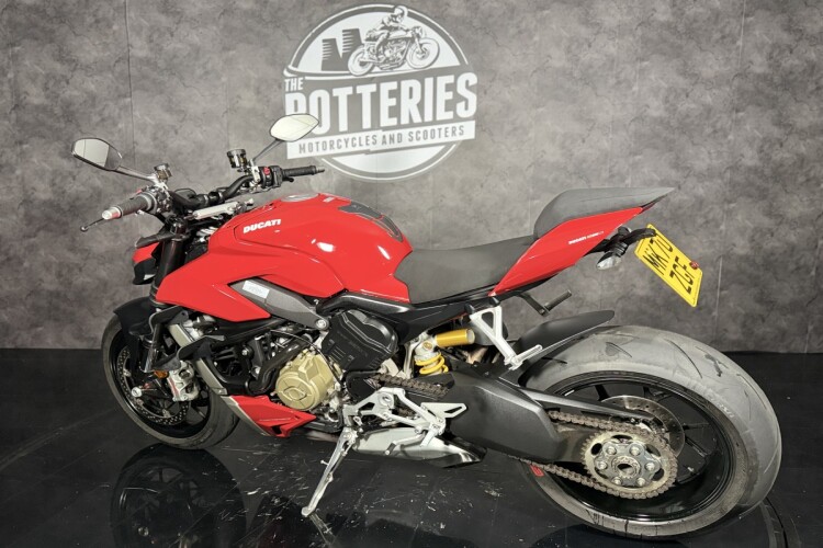 DUCATI STREETFIGHTER V4