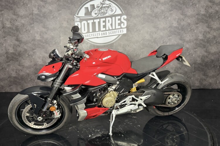 DUCATI STREETFIGHTER V4