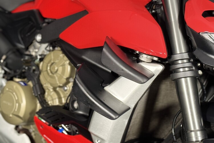 DUCATI STREETFIGHTER V4