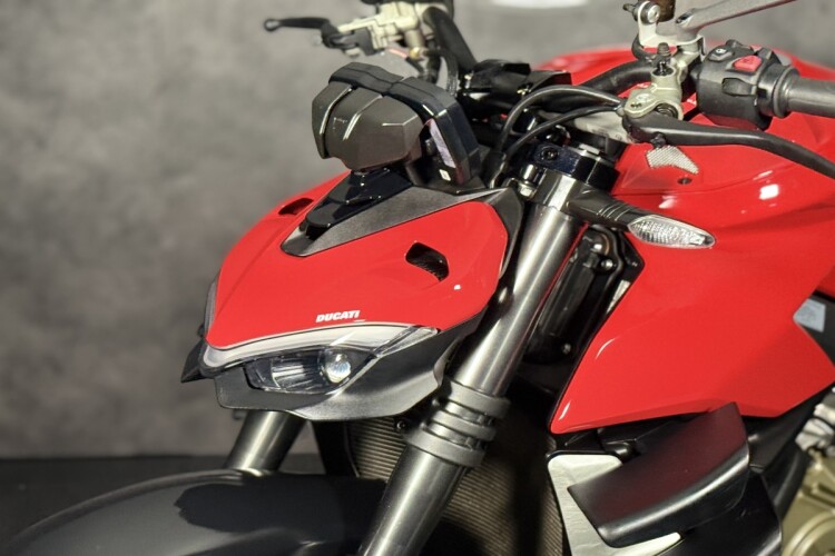 DUCATI STREETFIGHTER V4