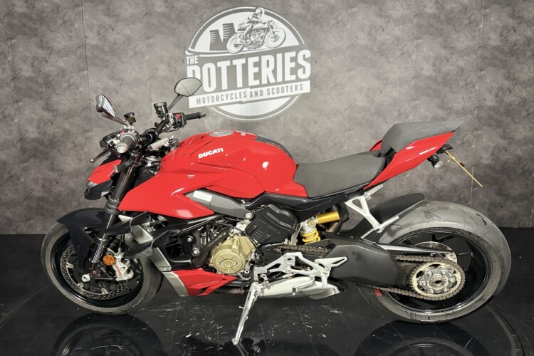 DUCATI STREETFIGHTER V4