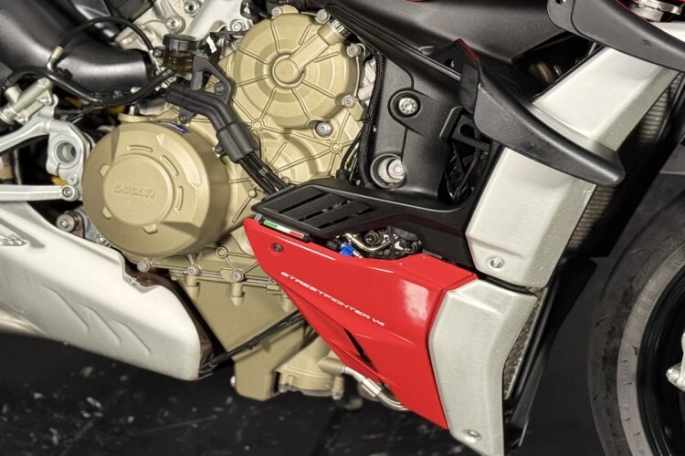 DUCATI STREETFIGHTER V4