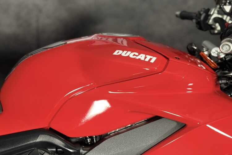 DUCATI STREETFIGHTER V4