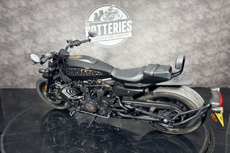 HARLEY-DAVIDSON SPORTSTER