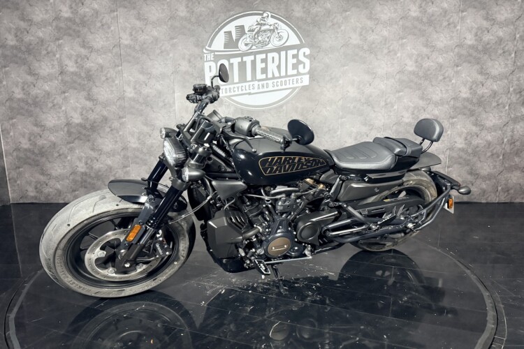 HARLEY-DAVIDSON SPORTSTER