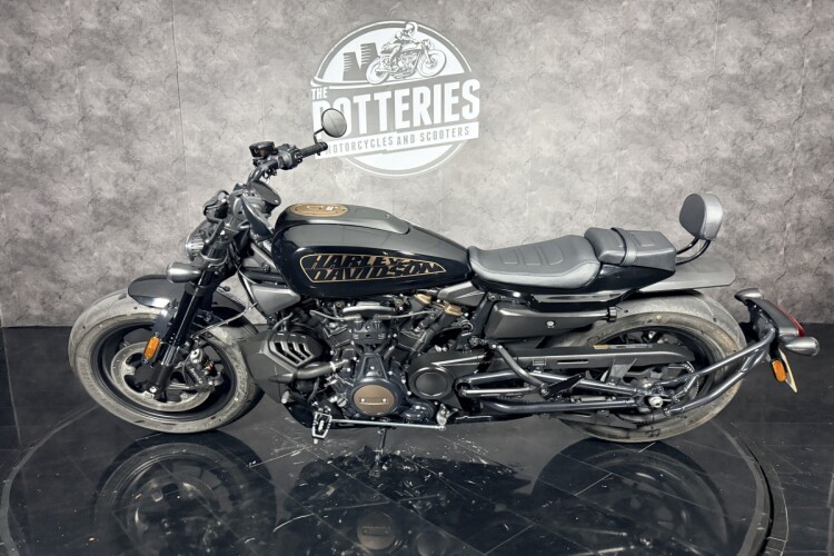 HARLEY-DAVIDSON SPORTSTER