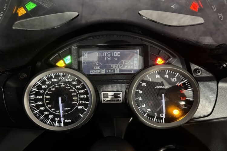 KAWASAKI ZZR1400