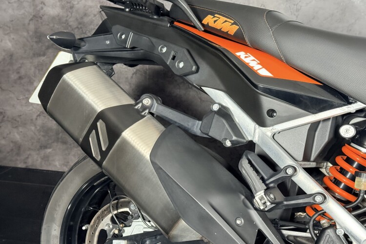 KTM 1050 ADVENTURE