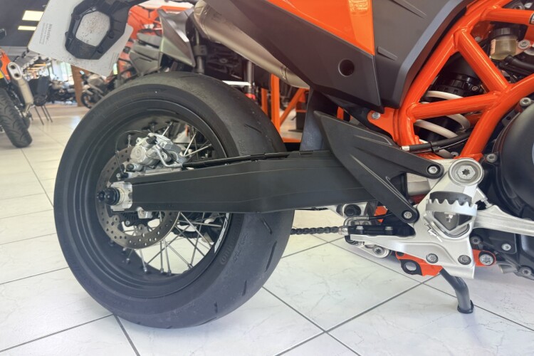 2026 KTM 690 SMC R, Orange - photo 3