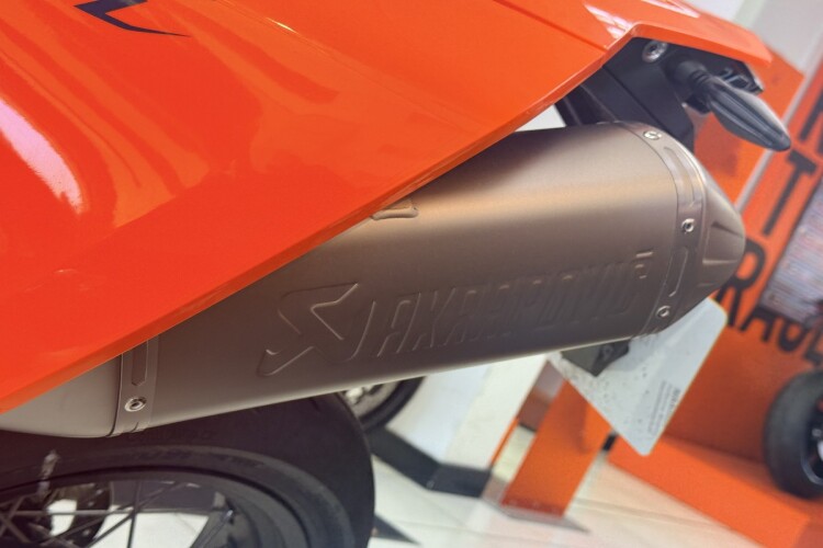 2026 KTM 690 SMC R, Orange - photo 5