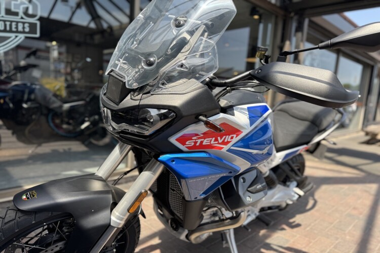 MOTO GUZZI STELVIO