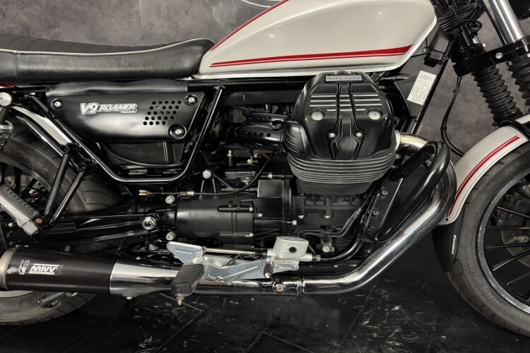 MOTO GUZZI V9