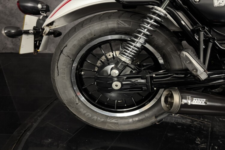 MOTO GUZZI V9