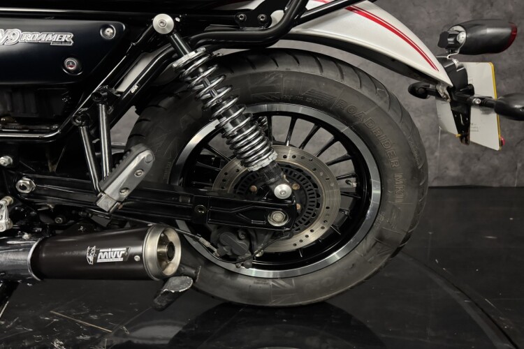 MOTO GUZZI V9