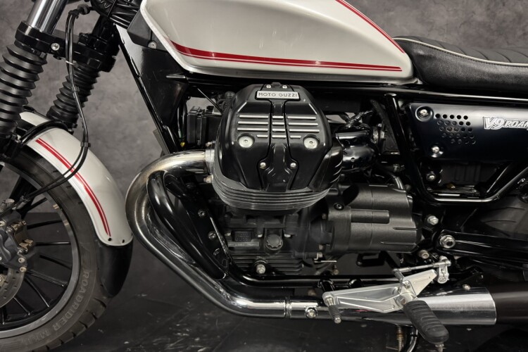 MOTO GUZZI V9