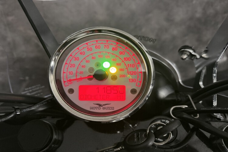MOTO GUZZI V9