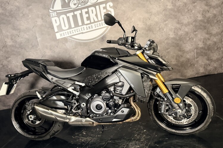 SUZUKI GSX-S1000