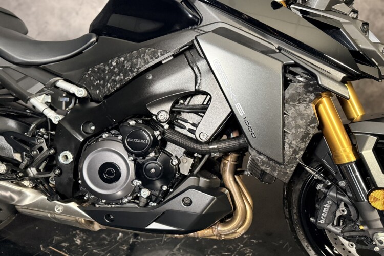 SUZUKI GSX-S1000