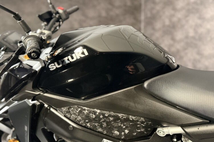 SUZUKI GSX-S1000