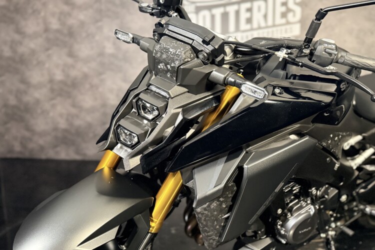 SUZUKI GSX-S1000