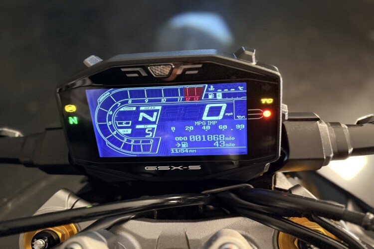 SUZUKI GSX-S1000