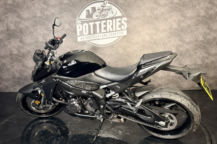 SUZUKI GSX-S1000