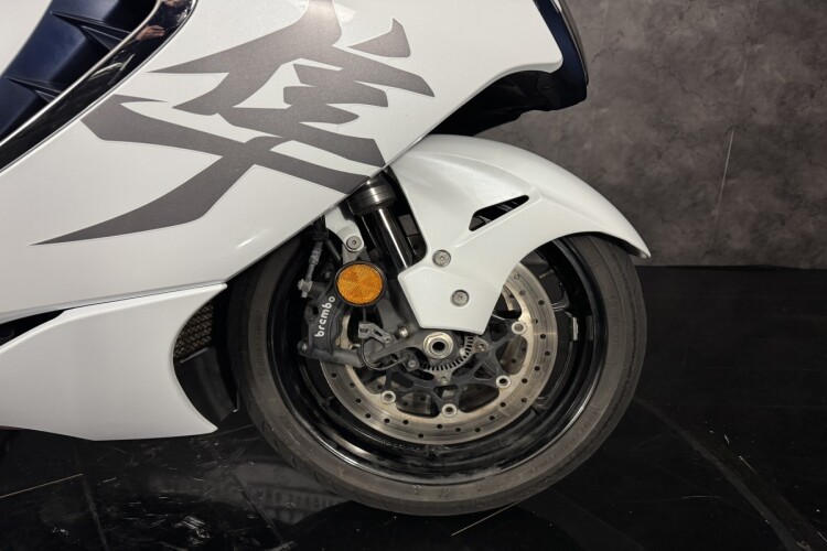SUZUKI GSX1300R HAYABUSA