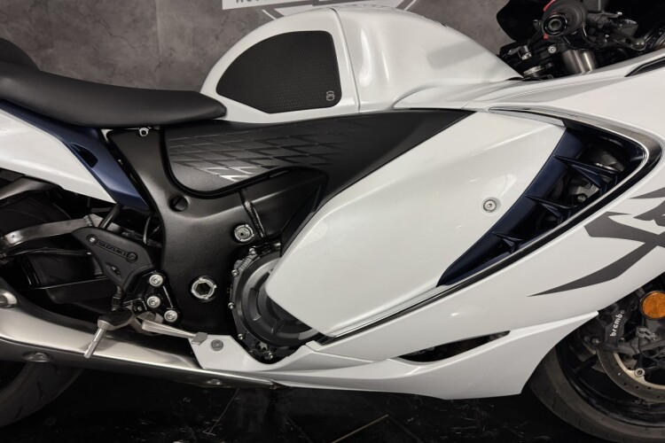 SUZUKI GSX1300R HAYABUSA