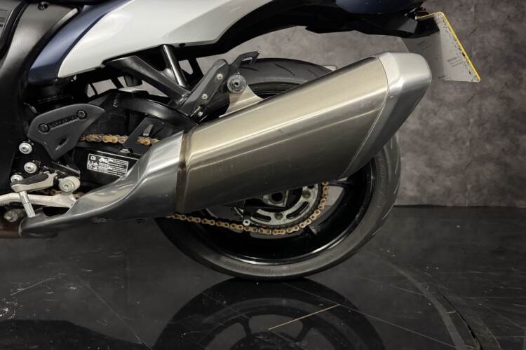 SUZUKI GSX1300R HAYABUSA