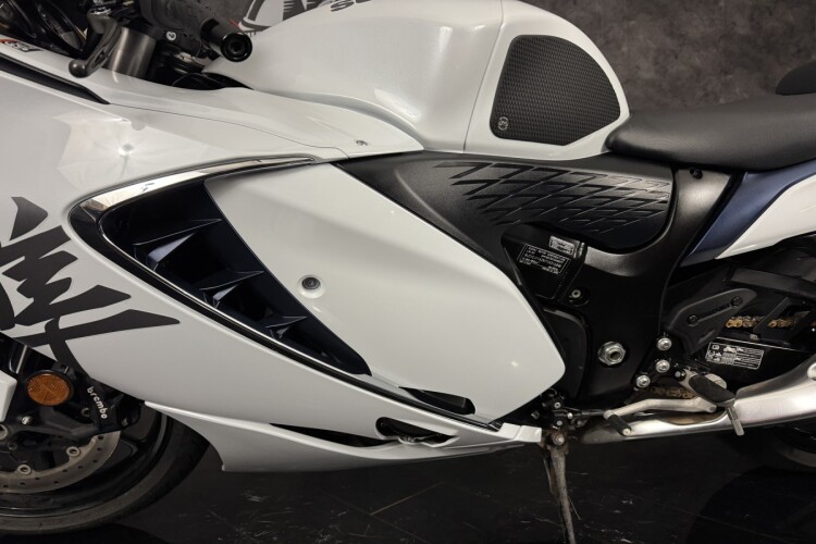 SUZUKI GSX1300R HAYABUSA