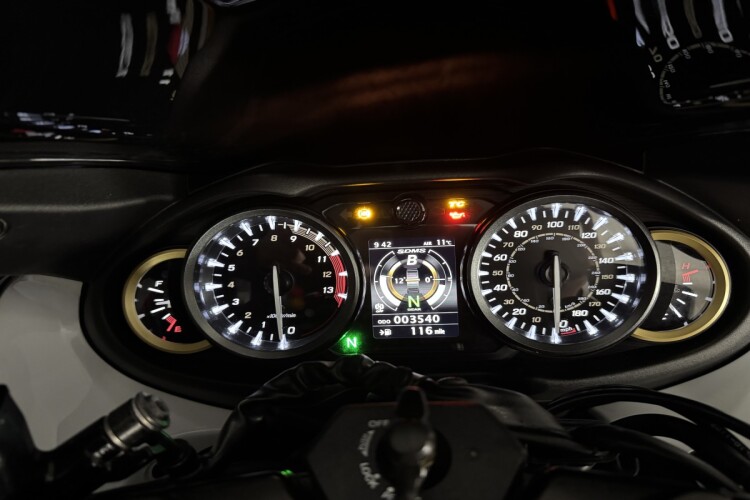 SUZUKI GSX1300R HAYABUSA