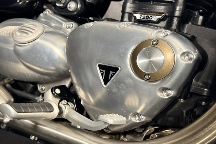 TRIUMPH BOBBER