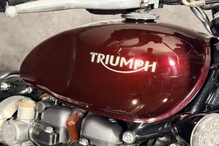 TRIUMPH BOBBER