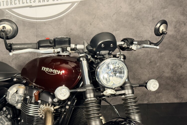 TRIUMPH BOBBER