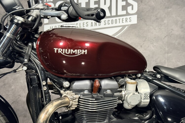TRIUMPH BOBBER