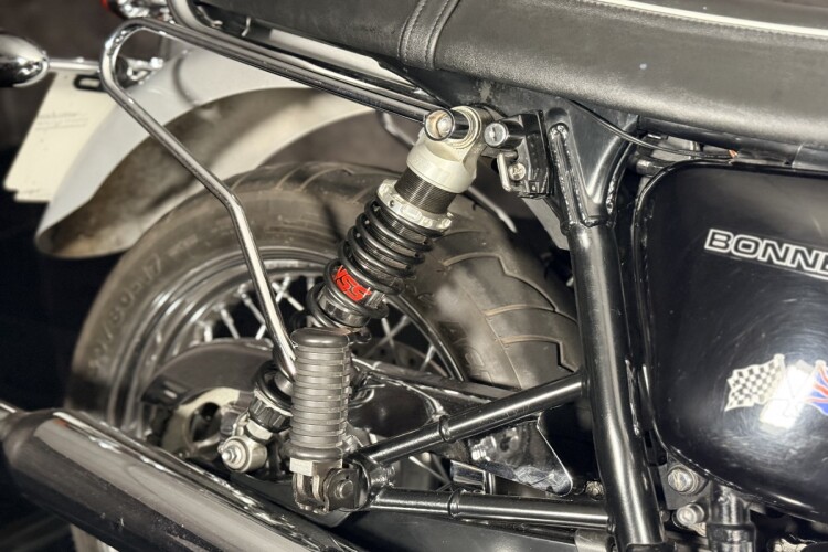 TRIUMPH BONNEVILLE T100