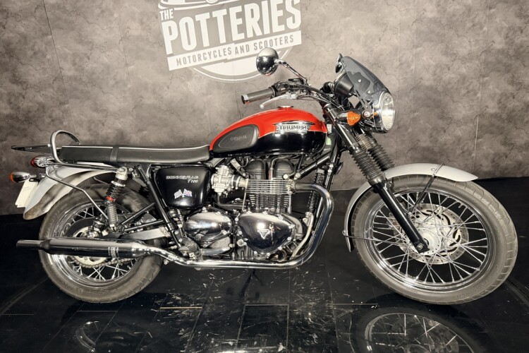TRIUMPH BONNEVILLE T100