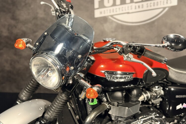 TRIUMPH BONNEVILLE T100