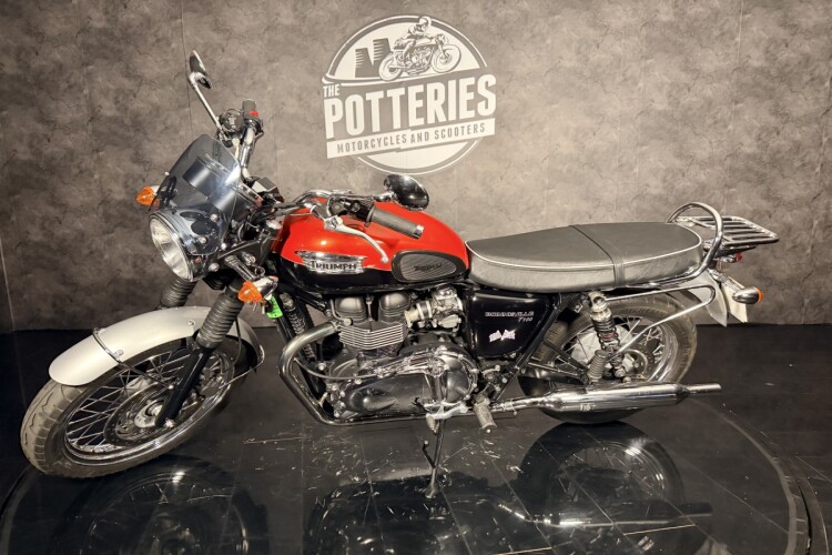 TRIUMPH BONNEVILLE T100