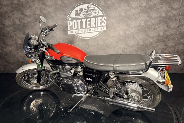 TRIUMPH BONNEVILLE T100
