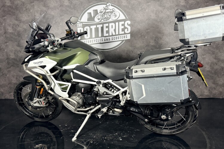TRIUMPH EXPLORER