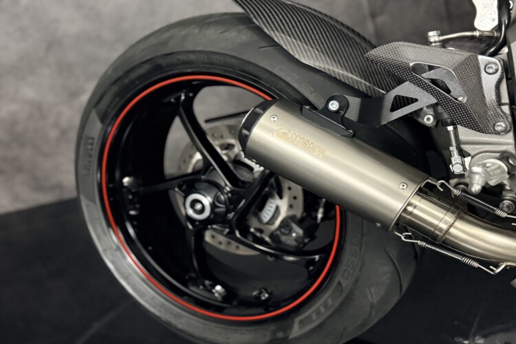 TRIUMPH SPEED TRIPLE 1050