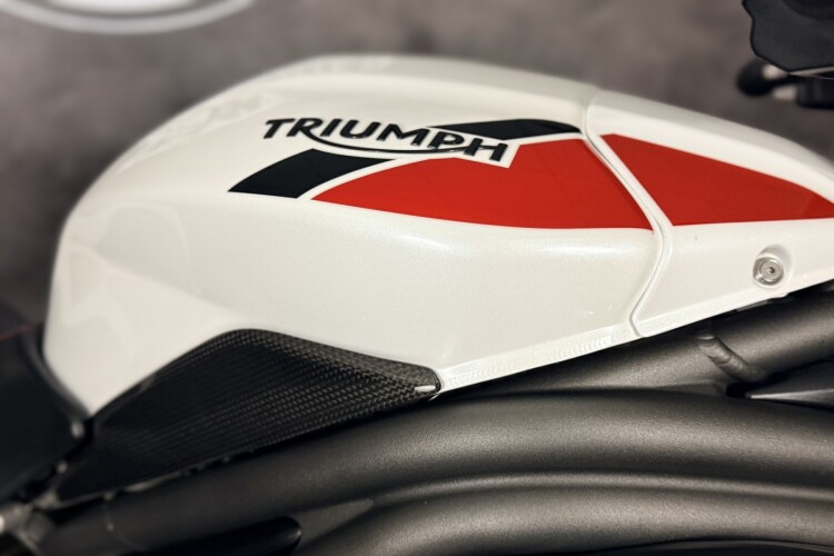 TRIUMPH SPEED TRIPLE 1050