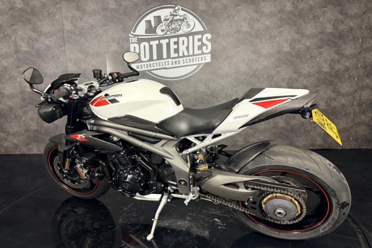 TRIUMPH SPEED TRIPLE 1050