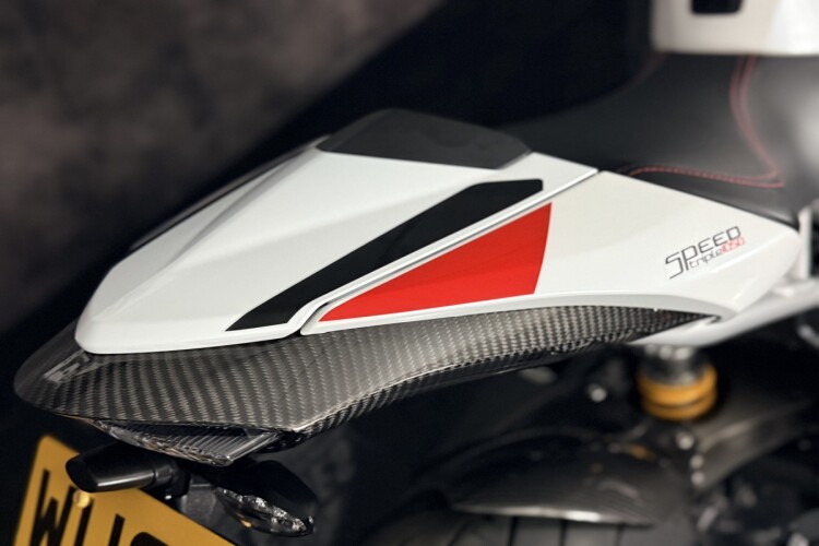 TRIUMPH SPEED TRIPLE 1050