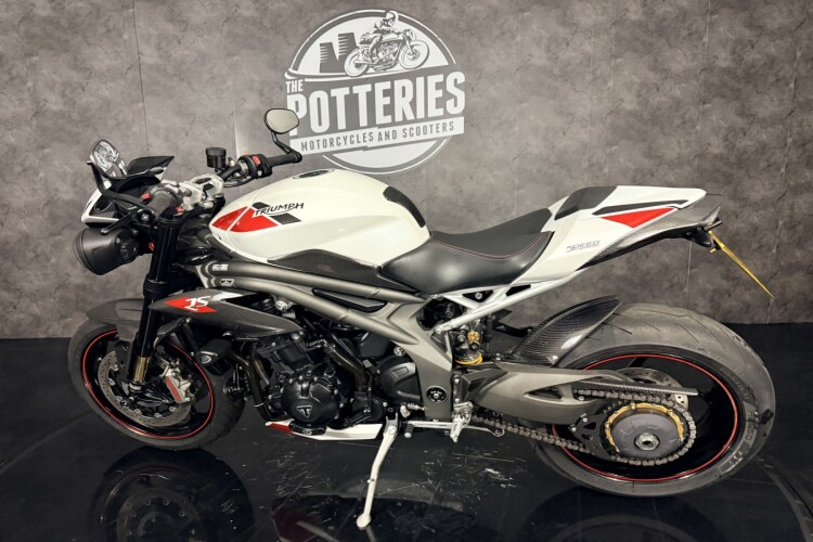 TRIUMPH SPEED TRIPLE 1050