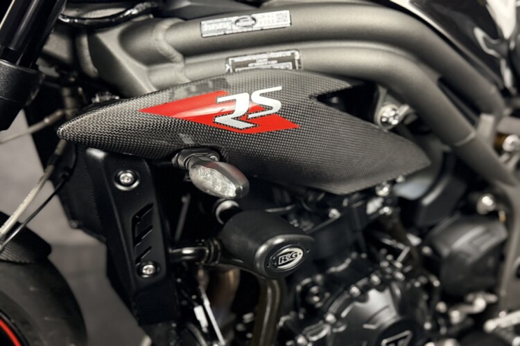 TRIUMPH SPEED TRIPLE 1050