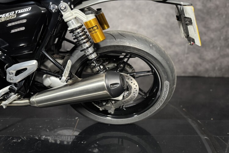 TRIUMPH SPEED TWIN 1200